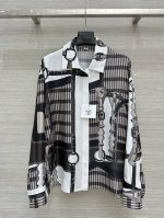 yb开 独家首发，原单品质 H 25春夏新品卡夫坦开叉连衣裙！Coaching Remix图案定位印花100%斜纹绸真丝连衣裙。定制立体格纹暗纹真丝面料，认准我
