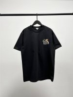 高版本，质量很好！罗意威 Loewe 2025春夏新款，胸前动物兔子刺绣男女同款短袖T恤！刺绣内部内敷柔软网纱内衬，贴身穿都不会刺挠！ Loewe限定系列胸前小