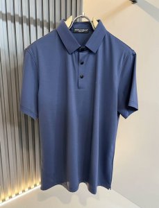 Dolce&Gabba*A 杜嘉*纳2025春夏新款男士休闲套装，专柜同步发售！定制专属聚酯纤维面料，衣身Logo刺绣工艺设计！简约大方，从容百搭，档次极高，完