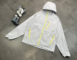 潮牌Arc'teryx 始祖鸟防紫外线透气防晒外套 新款连帽防风皮肤衣外套 极具日常与功能性为一体的连帽运动休闲皮肤衣外套 可以当作春天的小风衣 还可以当作一件