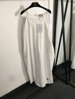 款号20252668 Chane*新款 小香Logo刺绣简约吊带连衣裙，白色，黑色，Sml， M码；胸围98，长129