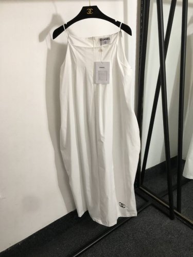 款号20252668 Chane*新款 小香Logo刺绣简约吊带连衣裙，白色，黑色，Sml， M码；胸围98，长129
