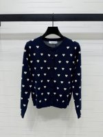 上新原单高端品质 Valentin*2025春夏最新系列！爱心针织圆领长袖开衫！定制Yb羊毛纱线织造 弹力舒适 透气好穿 针织长袖开衫剪裁 美化头肩比例更显瘦