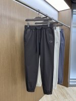 mon 高端定制、2025早春薄款最新款休闲裤 柜台同步发售 小脚版型，进口固色面料 原版定制复刻 客供五金辅料 原单品质 重工洗水 做工走线精细 上身绝佳！优