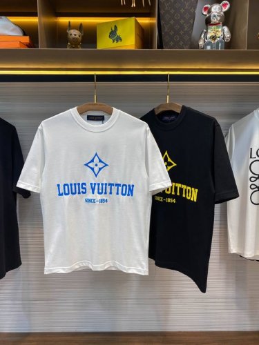lv25Ss春夏新款针织纯棉材质圆领短Tee，男女同款撞色裂纹印花图案休闲套头短袖T恤衫！贸易公司渠道稀出，领先官网发售！一款集时尚与质感于一身的精品短Tee，