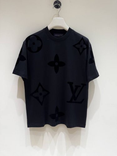 新品 T9- V登家族男士高端时装款圆领短袖T恤，香港洋行渠道货，高奢品鉴白金级单品，25年春夏新品，经典人气单品！超高版本！！ 客供埃及进口顶级面料，甄选尼罗