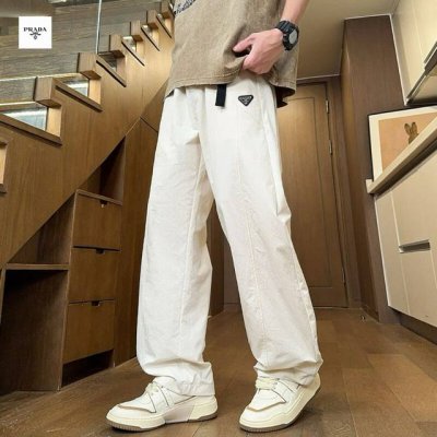prada普拉达海外版25Ss新款四色高品质Ins拼接机能风工装裤 裤子版型宽松 细节完美 水洗工装面料耐磨耐脏 立体裁剪宽松版型 进口机器印花反复水洗不会开裂