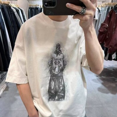上新 2025夏季巴宝莉限定蒙面人印花短袖新款大T蝙蝠袖宽松短袖 专柜品质版型宽松大版短袖宽松T恤 美式轻奢重磅潮牌人像短信T下恤 重磅400克纯棉T恤 大码可