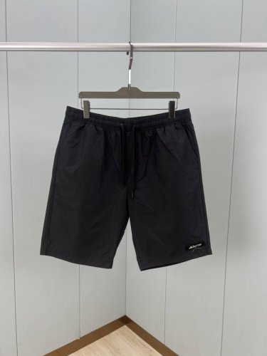 fendi.芬迪 夏季男装刺绣字样黑色尼龙泳裤短裤，下摆绣制“Made In Fendi”字样，彰显品牌辨识度，配备松紧腰带和抽绳， 面料：100%涤纶，内衬网