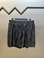 Lv 锦纶沙滩短裤 Lv提花梭织面料，内衬采用网格布，布匹压花 Size：S M L Xl