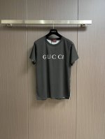 200 gucci 2025Ss胸前Logo字母印花短袖T恤，面料采用230克重精梳棉，定制32支1*1螺纹，成衣两遍水洗处理，面料舒适亲肤无异感，定制定染面料
