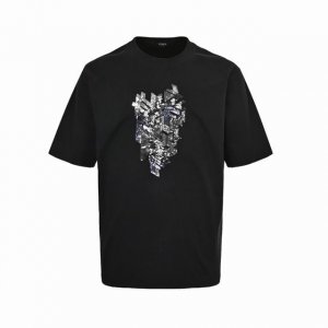Fendi 芬迪 3D亮片珠片刺绣短袖 专柜7700原版购入，正面定制有3D效果Fendi Block图案多色微型亮片刺绣。 前幅珠片刺绣工艺 定织260G32