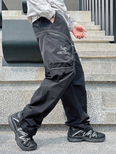 2025春夏款Arc'teryx始祖鸟 Gamma Lt 男子 鸟家户外运动休闲冲锋裤 专业研发的科技导湿速干面料， 面料在纺织过程中加入经纬状分布的“筋络”更