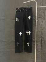 解锁高端时尚，款号：K035 克罗心城市限定神裤 Chrome Hearts Ch 城市限定系列瞩目上新，这款为成都量身定制的梵文十字贴布拼皮牛仔裤，将潮流与地