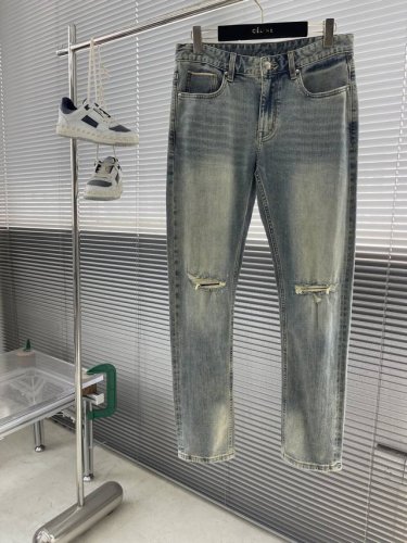 amiri 25Ss新款男士重工水洗补丁修身赤耳丹宁牛仔裤，最招牌的水洗系列，破而不露，破坏补丁泼墨，做法重工腔调正好，尺度完美，各种元素和谐且协调，腰头最新专
