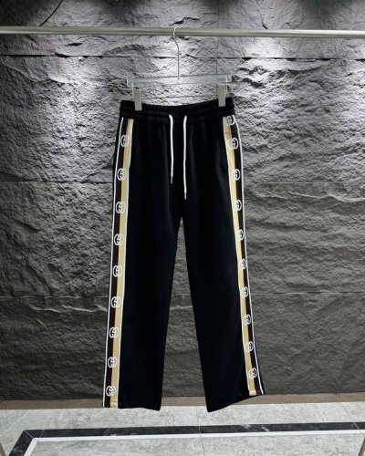 古驰 Gucci秋冬季新款满印Logo卫裤 春夏最新砖柜同步时尚又个性超级百搭好看的一款男女都非常合适人手必备款 吊牌 领标 水洗麦 三标齐全 颜色: 黑色 尺