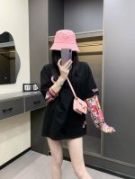 上新 chro* Hearts 克罗心 新款克罗漫画刺绣图案拼接假两件长袖T 拥有非常显眼的辨识度 后面刺绣图案 超酷炫 颜色 黑色 白色 码数 Sml s码推