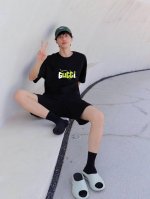 上新！Gucci古驰新款短袖T恤,卡通设计看起来满满的时尚感！版型剪裁特别有讲究！上身很洋气显瘦内搭外穿都看 高密针织圆领设计，平整简约！亲肤透爽！T恤面料的柔