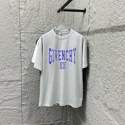 Givench* Gvc*纪梵希 2025春夏爆款 经典图腾字母印花 定制双纱平纹纯棉面料 短袖T恤 男女同款 颜色： 黑色 花灰色 尺码： S 90-130斤