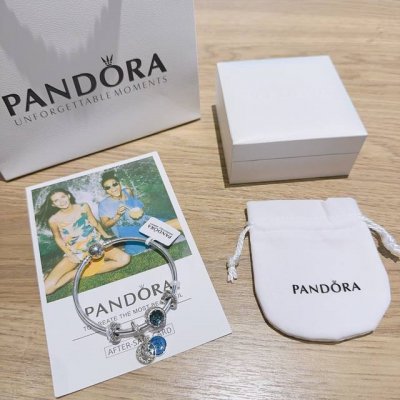 pandora 潘多拉梦幻海洋之心手镯 复刻版 潘多拉情人节新款！一个充满奇幻与美好的世界，手镯上的繁星元素，如同夜空中闪烁的星星，照亮你的心灵。让潘多拉梦幻蓝