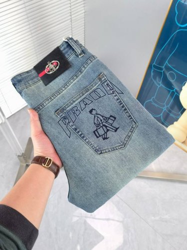 普拉达 2670春夏新品 专柜有售 实体店极品牛仔裤专柜原版1:1好货，适合各个年龄段。市场最高版本的欧洲进口面料。舒适柔软亲肤，上身效果超级棒时尚百搭，笔挺有