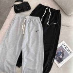 110 nike耐克小勾双色束脚长裤潮流新品 热力上新！ 采用优质面料质量到位 力挺新疆棉花优质面料区别Garbage 男女搭的春季最强单品！热门爆款 转发爆单