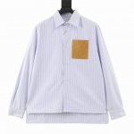 Loewe罗意威 皮牌口袋竖条纹长袖衬衫 因定制面料且N次调整胸口真皮口袋，导致出货速度不快，看似极其简单的产品 ，实则无数细节还原，门襟、袖口、领口都需条纹对