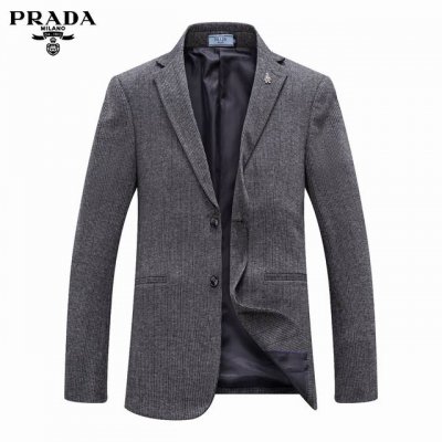 高版本 普拉达 2025Ss欧洲专柜主打系列。男士修身西服 ，采用进口高端面料 ，面料超级牛逼上身潇洒大气 ，贵气十足！男神必备码数:M-Xxxl 下单请报身高
