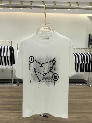 新品 马吉拉 男士时装款圆领短袖T恤，贸易公司洋行货，高级限定款，25年春夏新品，明星级人气单品！ 客供埃及进口顶级面料，甄选尼罗河区域光照极好的上等棉花原料，
