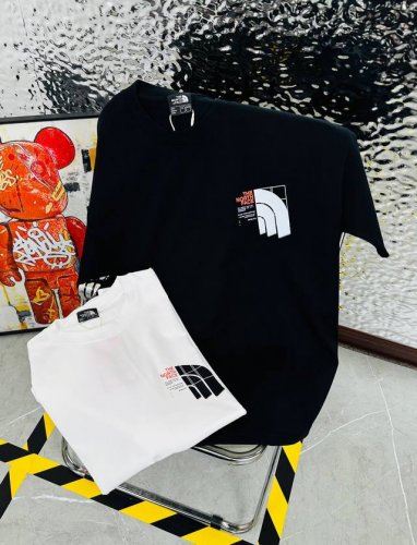 高版本带芯片 The North Face 北面25夏季新款印花休闲宽松情侣款 短袖T恤D903 细节:版本一比一复刻，吊牌 领标 水洗。带Nfc芯片识别 面料