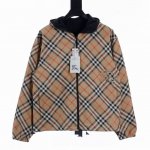 Burberry巴宝利Bbr 菱格纹战马双面连帽夹克外套 原版拆解后定制、 由 棉、涤纶、编织而成， 不同的面料具有不同的特点，如棉质面料透气性好、吸湿性强，涤
