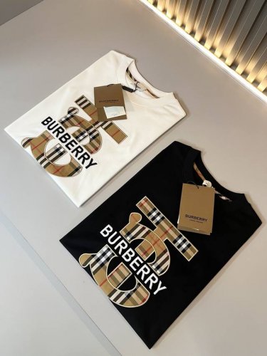 Burber*Y巴*莉2025春夏新品短袖T恤，重磅来袭，最近比较火热的环保纯棉面料制作而成，高端户外运动休闲系列，非常火热运动风潮！Bur最新研发的特殊材质，