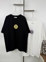 款号A27 新款 2025Ss烫银字母标识限定印花短袖男女款 露露今年太好看难以形容对它的喜爱 既有高级感又兼顾舒适度 按头安利～ 日常 颜色：黑色 白色 尺码