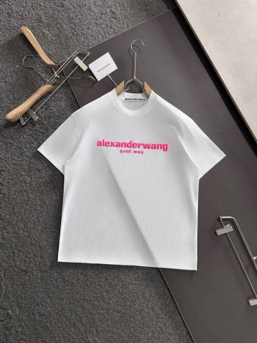 wang 2025Ss春夏最新款圆领时尚短袖T恤，官网同步，专柜纯棉面料！贴肤舒适，耐看又好穿，经典简约Logo设计，原厂工艺一丝不苟，型男必备单品 码数S-X