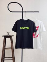款号Xb60 lv新款胸前字母后背Logo印花圆领短袖 黑白双色 情侣同款 全套包装 三标齐全 区别市场通货 随意对比 纯棉280克高克重32支双纱 不起球 不