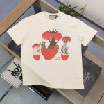 款号 Kc339 高版本 2025新款Gucci古驰草莓动物乐园图案Logo印花休闲情侣短袖T恤 独一无二的活性环保面料染色 32支双纱精梳纯棉爽滑手感 纯棉不
