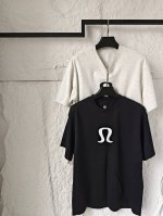 Lulu经典Logo字母短袖 双色情绪扳机 秒切多巴胺战场 全棉抑菌科技面料 手感顺滑 上身柔软舒适 袖口下摆压胶工艺 当运动基因突破布料封印 你的每一寸印花