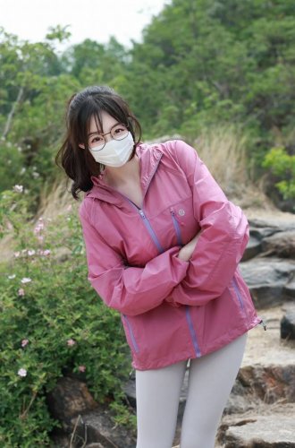 露露乐蒙Lululemon 三标齐全 火龙果色 被追问无数次！Lululemon 这件防晒衣绝了 宝子们，Lululemon 2025 夏季新款火龙果色户外轻薄
