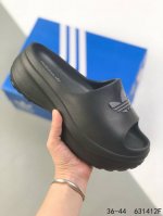 阿迪达斯 Adidas Adifom 夏季沙滩涉水百搭休闲一字拖拖鞋 露趾凉拖鞋 超厚底增高女鞋凉拖鞋 采用超轻95% 注塑 Eva塑料,5%泡沫塑料发泡缓震物