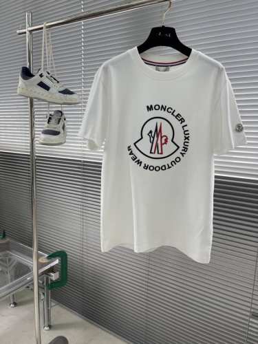 Mon 2025Ss夏季新品，男士撞色立体刺绣徽标时尚休闲圆领短袖T恤！贸易公司渠道稀出，选用客供进口100%平纹棉材质，针凿密实，挺括有型，着身舒适无闷热感，
