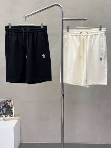 moncler蒙口独家专供新款休闲短裤高端版本！专柜定制面料 透气舒适度高，细节无可挑剔，品牌元素设计理念，体现高品质。手感细腻柔软！呈现休闲裁剪，上身版型超赞