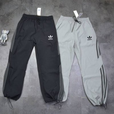 Adidas 阿迪达斯 经典三条杠直筒薄款春夏情侣款运动卫裤休闲裤长裤 -颜色：黑色 灰色 阿迪每年都会推出经典畅销款，这款最新系列梭织裤子可以说最好看了，裤型