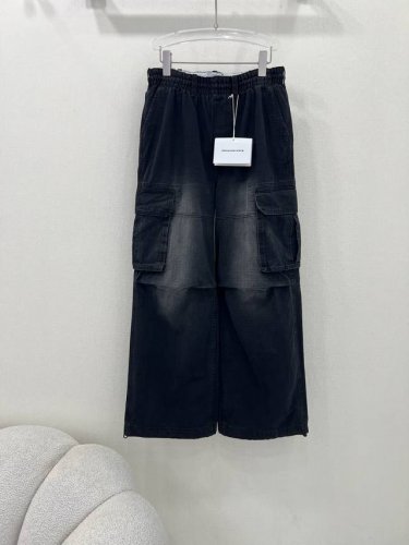Alexander Wan* 25春夏新品橡筋腰头工装直筒牛仔裤！复古街头美感造型神器！洗水牛仔工艺帅气又时髦。立体剪裁中低腰直筒版型上身巨显瘦日常通搭单品，完