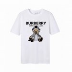 Burberry 巴宝莉斑马短袖T恤。 高版本，潮流高街情侣T恤，高克重纯棉面料，亲肤顺滑有厚实感，细节到位，独有的品牌辨识度，男女同款入！ 颜色：白色 Six