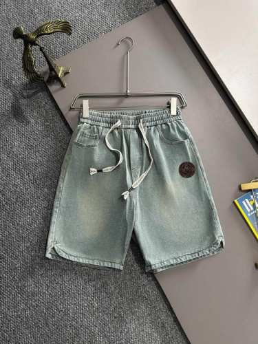 Lv2025夏季新品牛仔裤牛仔短裤，采用进口客供日本Denim平纹棉质牛仔面料梭织生产，三标齐全，顶尖的石磨水洗工艺让质感达到80年代的老味，柔软细腻舒适透气，