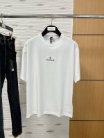 mo# 2025春夏新款圆领 首发专柜最新款短袖圆领T恤 高端订制 设计前卫时尚 品牌Logo重工艺设计 高端定制原版面料 手感柔软 上身穿着舒适 专柜级别精致