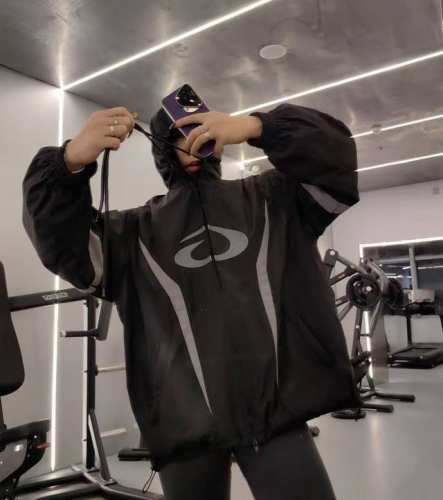8330# Balenciaga Loop Sports Icon运动套装 最高版本 进口尼龙功能性面料，经纬三线混纺，手感舒适透气。采用3D立体剪裁，前胸Lo