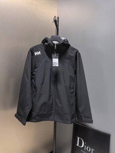 Helly Hansen 海丽汉森情侣拼接一体防泼水外套， 1Salt高端系列户外防风防水无缝压胶硬壳冲锋衣，专为户外运动人体工学设计，肩膀Logo设计别具一格