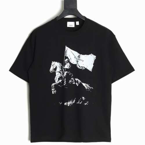 burberry 巴宝莉 25Ss 做旧战马短袖T恤 面料采用定制240G 26支特滑双股精棉平纹高密无尘全棉布料。前幅高密度加厚，走线平整，代工品质，全套定制