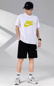 nike 耐克休闲情侣款短袖短裤运动套装，男女均可轻松上身驾驭 ，面料柔软有弹性超级舒服 ！细节一步到位 ，腰部内里有抽绳可以随意调节！ 上身效果超赞！超舒适！